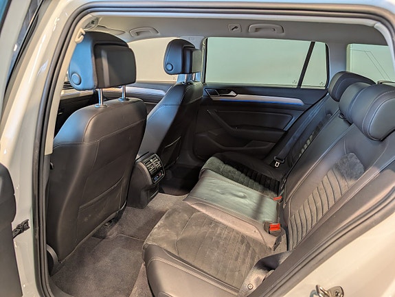 Volkswagen Passat 17 of 22