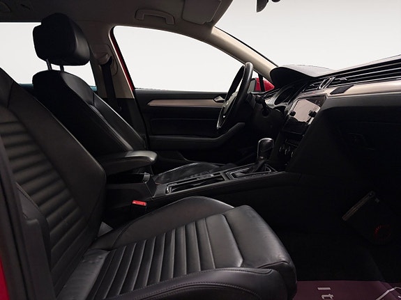 Volkswagen Passat 10 of 14