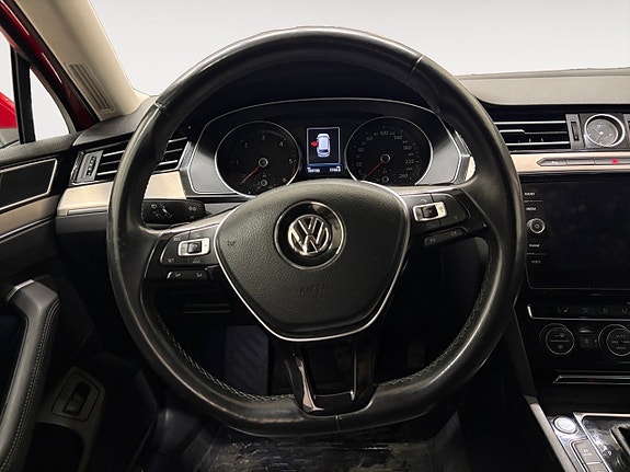 Volkswagen Passat 9 of 14