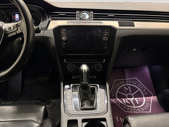 Volkswagen Passat 8 of 14