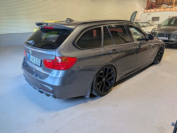 BMW 320d 4 of 5