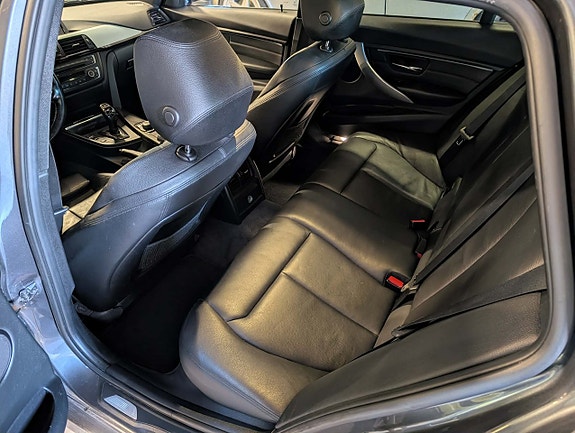 BMW 320d 8 of 15