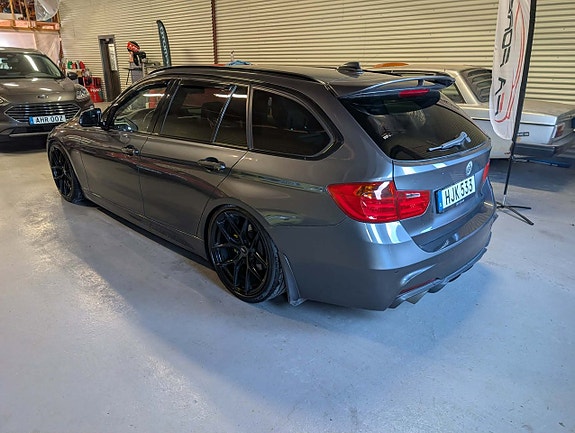 BMW 320d 2 of 5