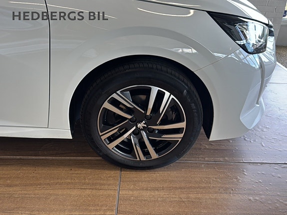 Peugeot 208 3 of 16