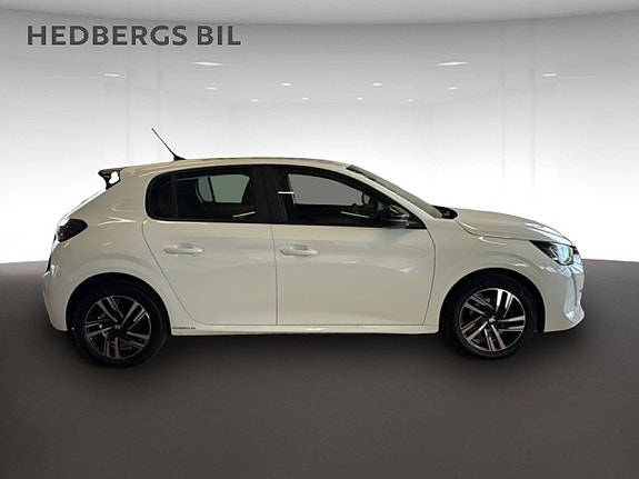 Peugeot 208 8 of 16