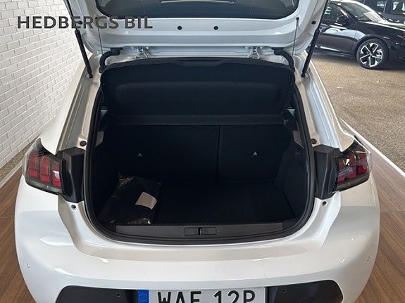 Peugeot 208 12 of 16