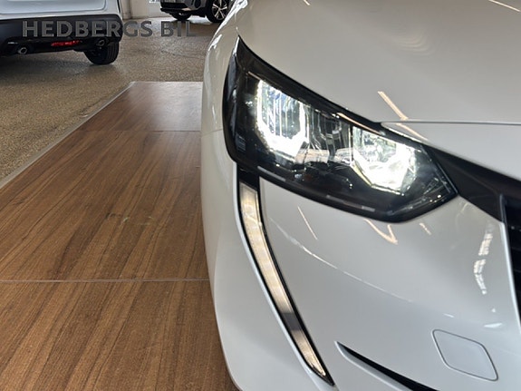 Peugeot 208 4 of 16