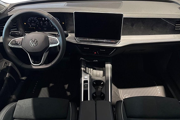 Volkswagen Passat 11 of 26
