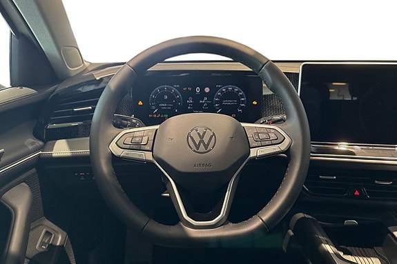 Volkswagen Passat 12 of 26