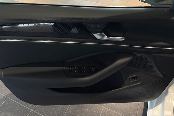 Volkswagen Passat 22 of 26