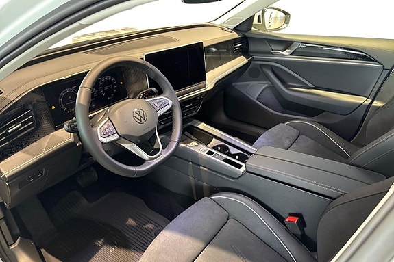 Volkswagen Passat 10 of 26