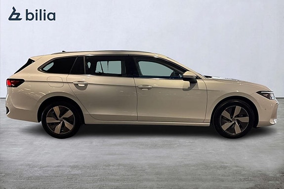 Volkswagen Passat 6 of 26