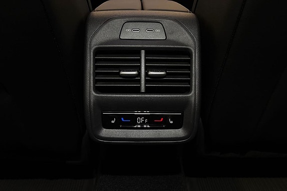 Volkswagen Passat 21 of 26
