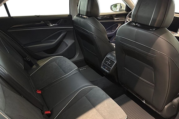 Volkswagen Passat 23 of 26
