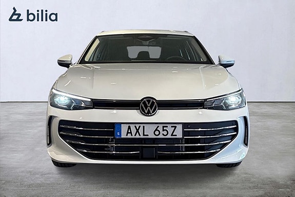 Volkswagen Passat 8 of 26