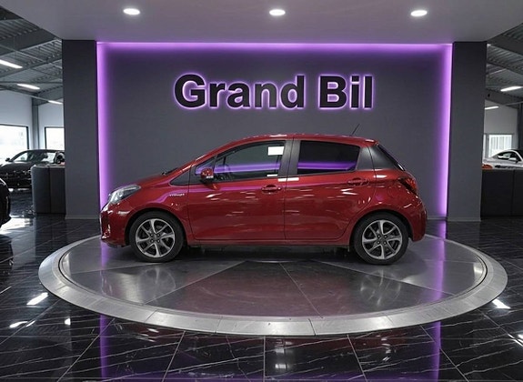Toyota Yaris 3 of 5