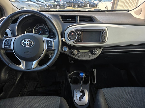 Toyota Yaris 7 of 13