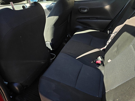 Toyota Yaris 6 of 13