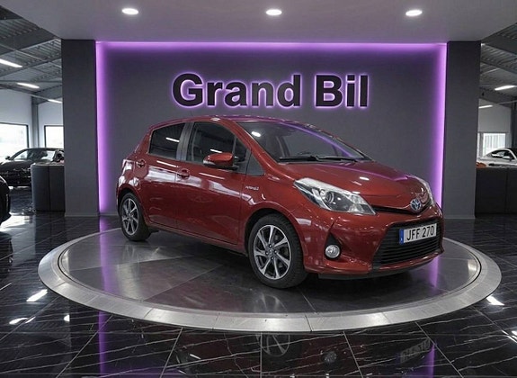 Toyota Yaris 2 of 5