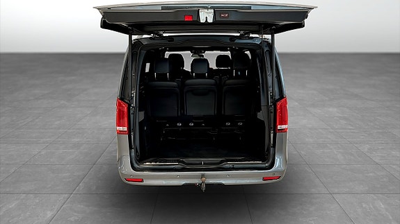 Mercedes-Benz V300 7 of 12