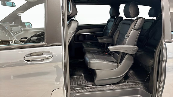 Mercedes-Benz V300 10 of 12
