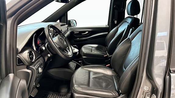 Mercedes-Benz V300 8 of 12