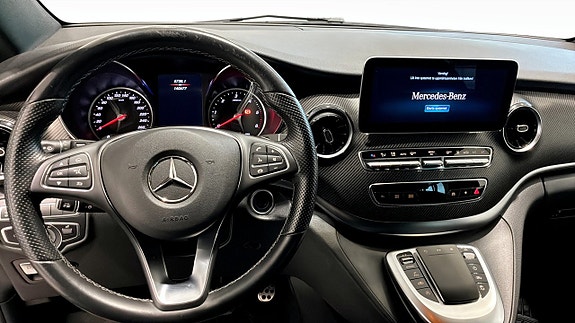 Mercedes-Benz V300 9 of 12