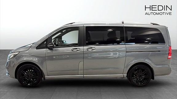 Mercedes-Benz V300 3 of 12