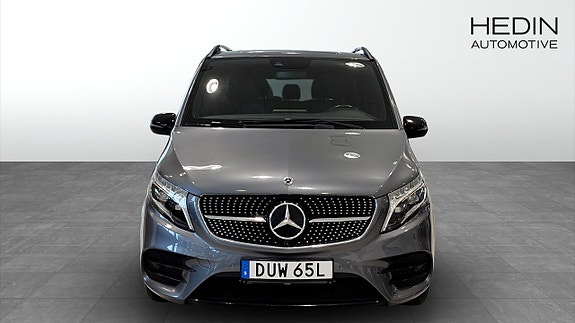 Mercedes-Benz V300 4 of 12