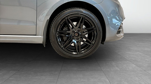 Mercedes-Benz V300 6 of 12