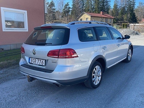 Volkswagen Passat Alltrack 3 of 5