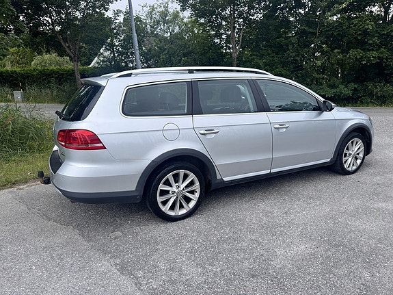 Volkswagen Passat Alltrack 3 of 7