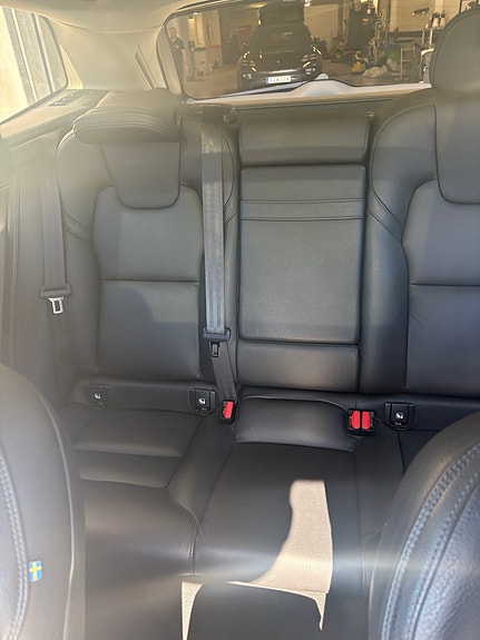 Volvo XC60 8 of 12