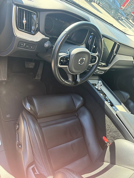 Volvo XC60 7 of 12