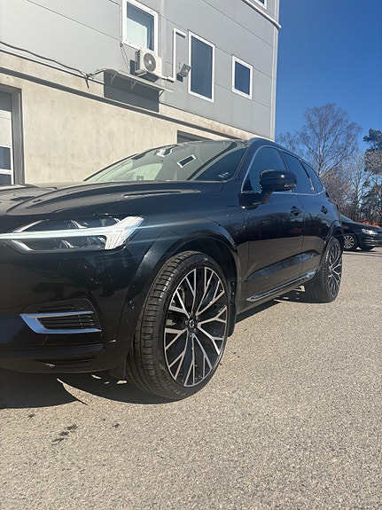 Volvo XC60 2 of 12
