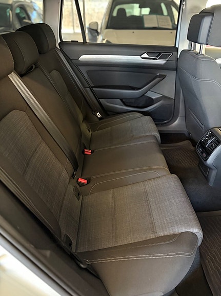 Volkswagen Passat 9 of 10