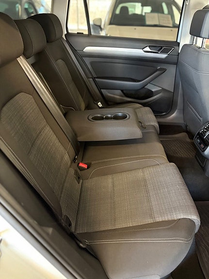 Volkswagen Passat 8 of 10