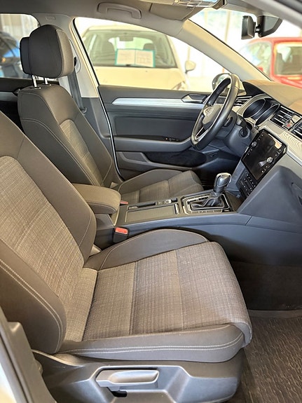 Volkswagen Passat 7 of 10
