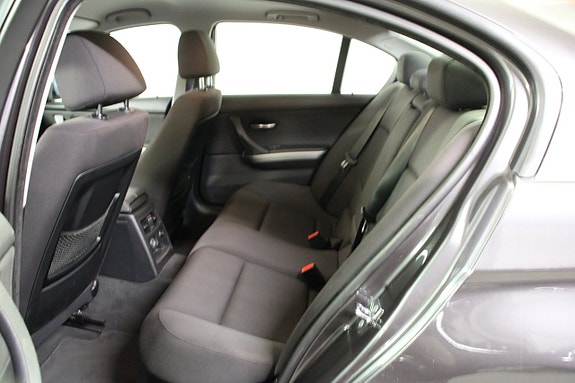 BMW 318d 6 of 12