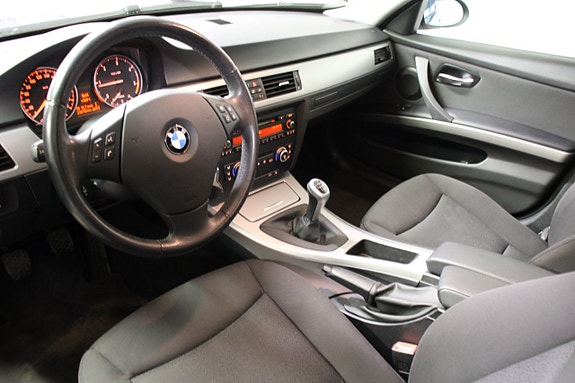 BMW 318d 4 of 12