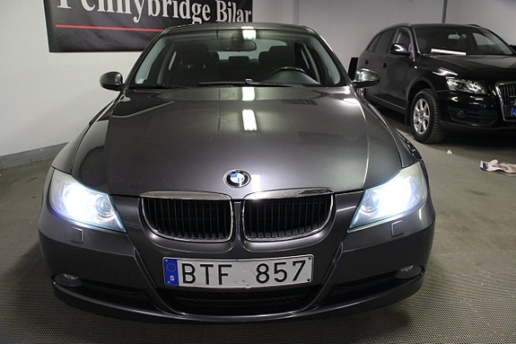 BMW 318d 2 of 12