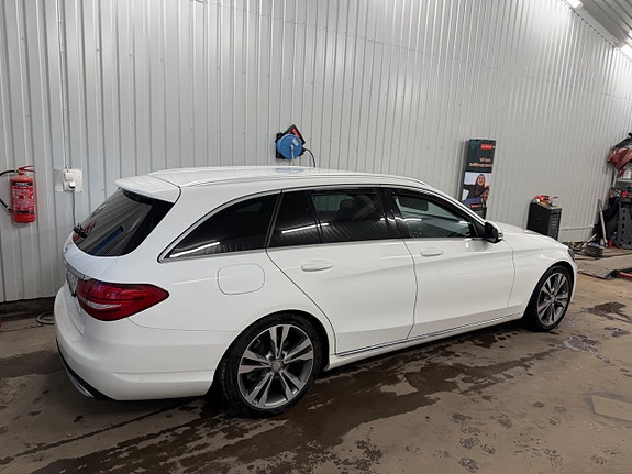 Mercedes-Benz C220 d 3 of 5