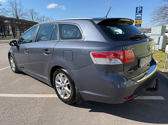 Toyota Avensis 3 of 5
