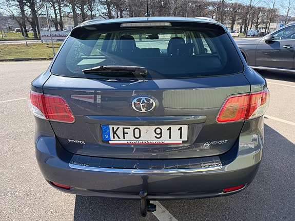 Toyota Avensis 4 of 5