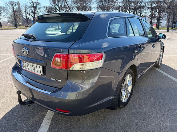 Toyota Avensis 5 of 5