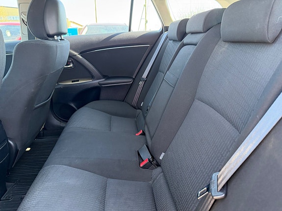 Toyota Avensis 11 of 21