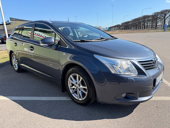 Toyota Avensis 7 of 21