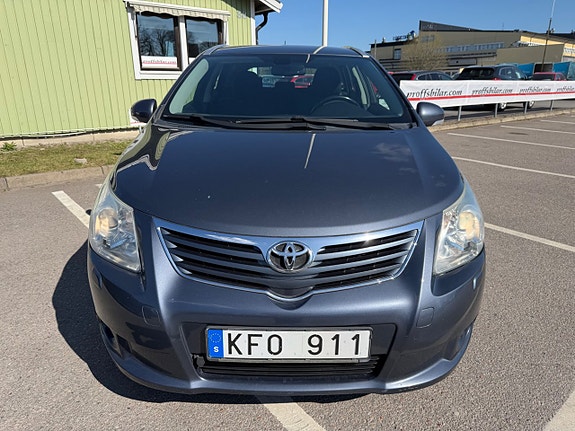 Toyota Avensis 8 of 21