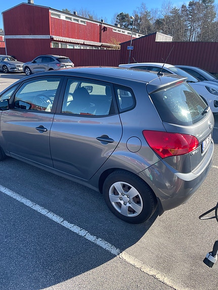 Kia Venga 4 of 9