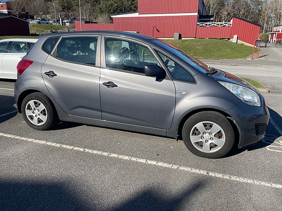 Kia Venga 2 of 9